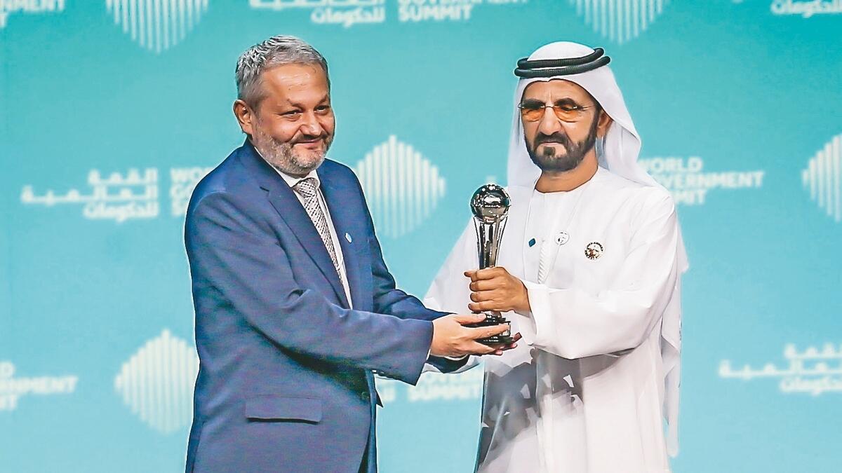 WGS: Sheikh Mohammed awards trophy to Afghan health minister
