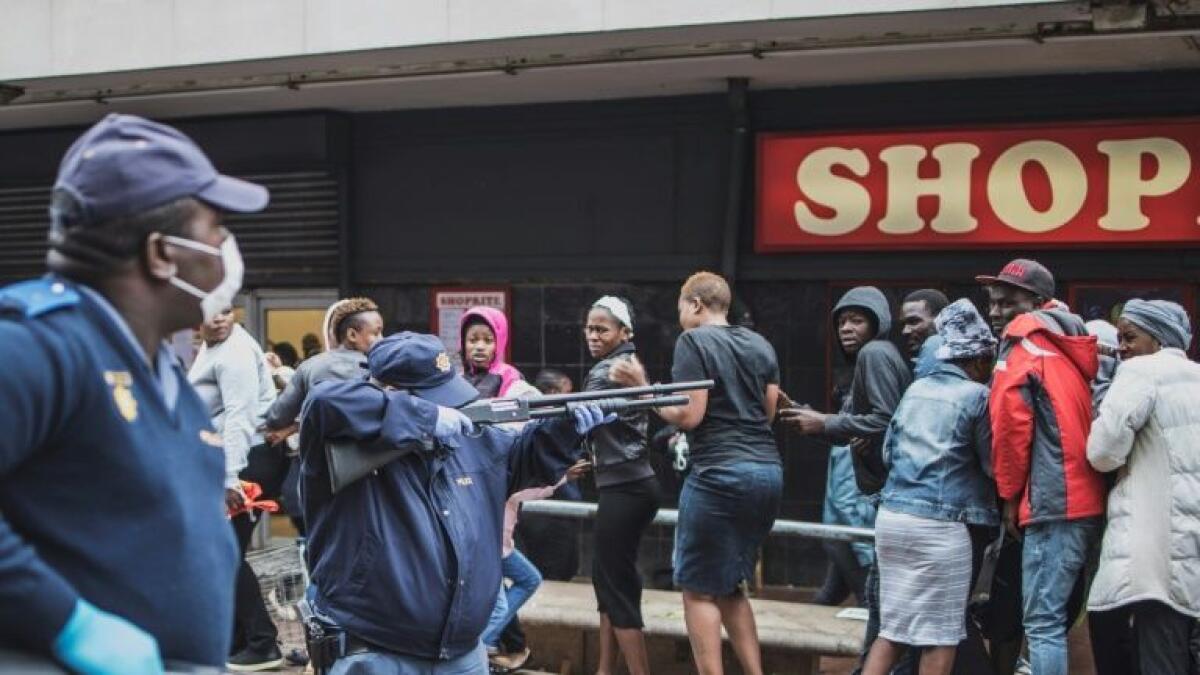 Coronavirus, South African, police, fire, rubber bullets, shoppers, lockdown
