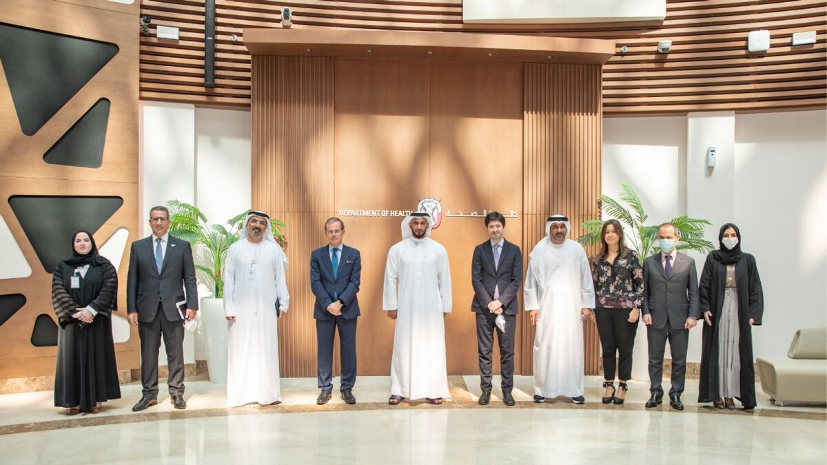 Italian health minister and his delegation with the officials of the Department of Health - Abu Dhabi. — Wam