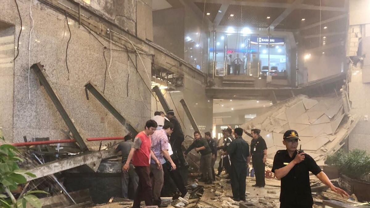 Floor at Indonesias stock exchange collapses, many injured 