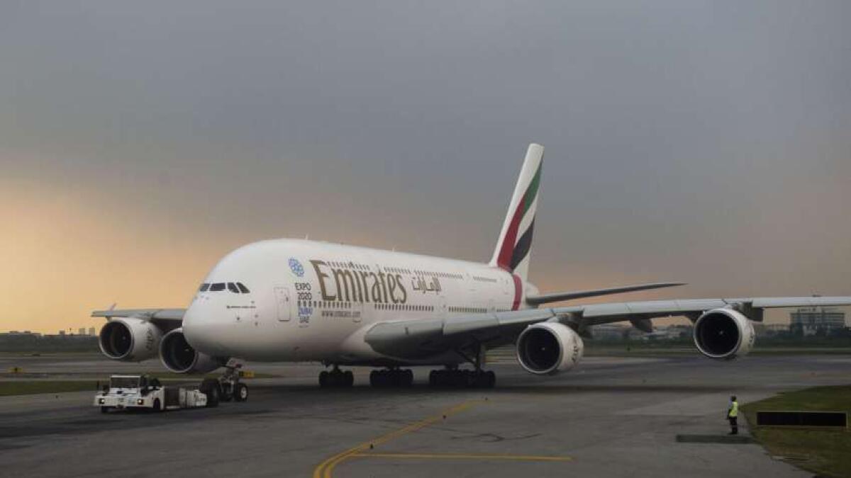 Landing gear failure on Emirates A380 under probe