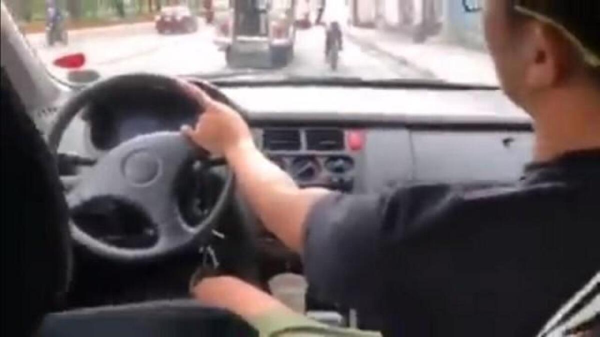 Video: Filipino drives car from passenger seat, goes viral