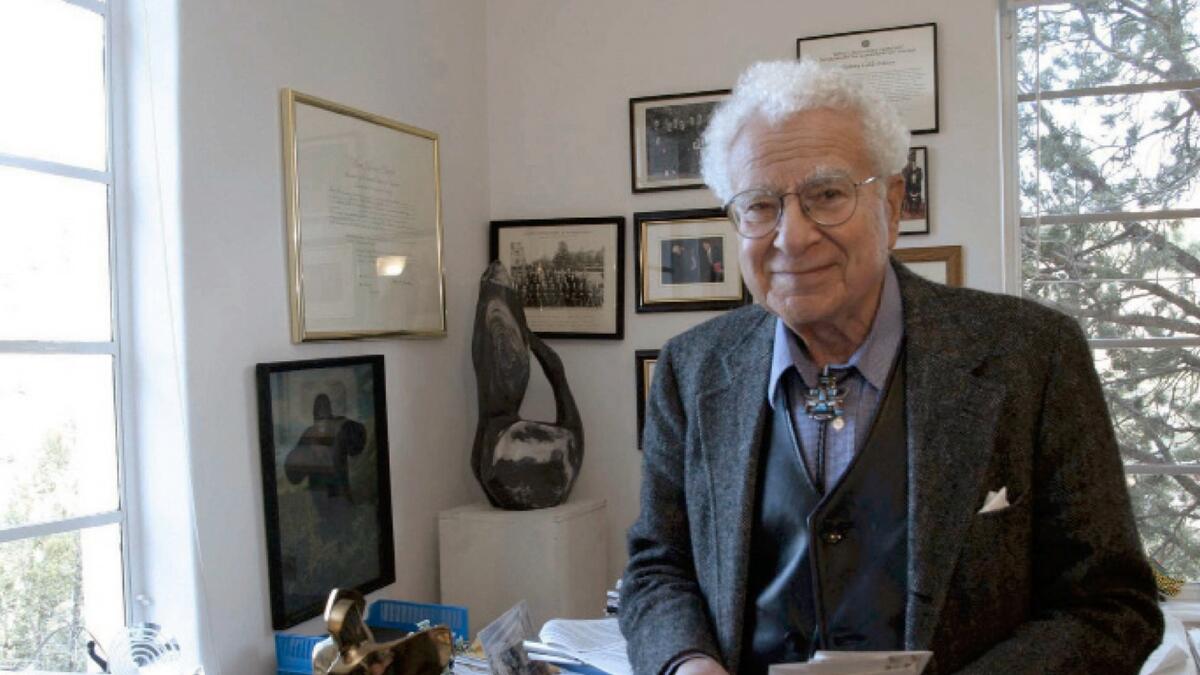 Nobel Prize-winning physicist Murray Gell-Man dies at 89 