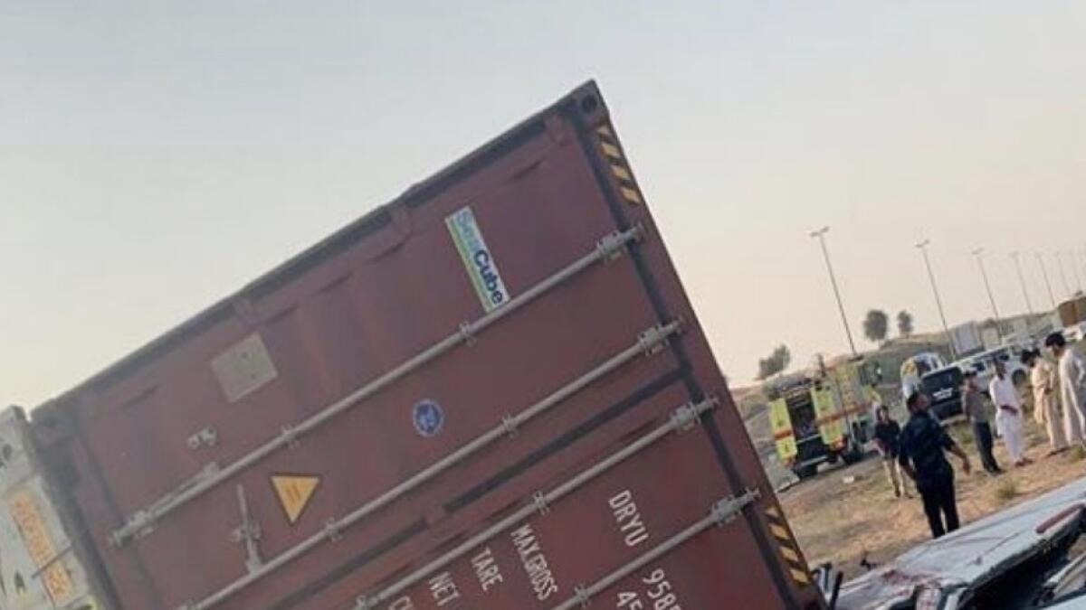 truck container, pakistani, minibus, horrific, accident, sri lanka, crushes, flattens
