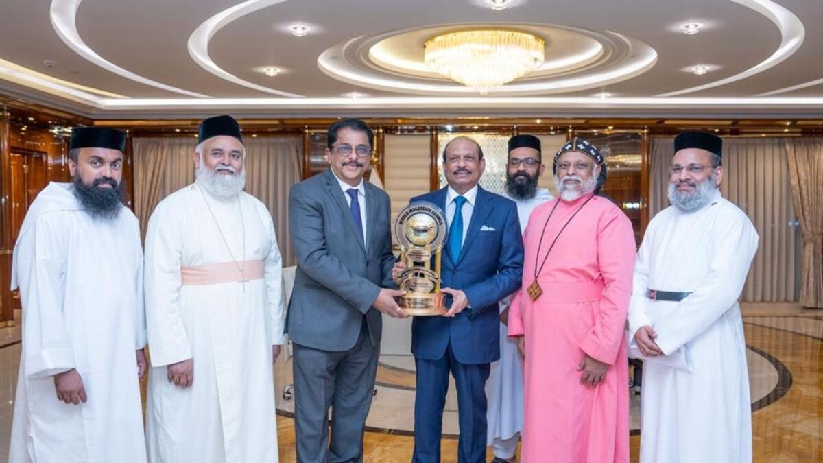 Yusuff Ali MA receiving the 'International Indian Icon' award from Issac John Pattaniparambil, Global Advisory board chairman of World Malayalee Council and managing editor at Khaleej Times in Dubai.