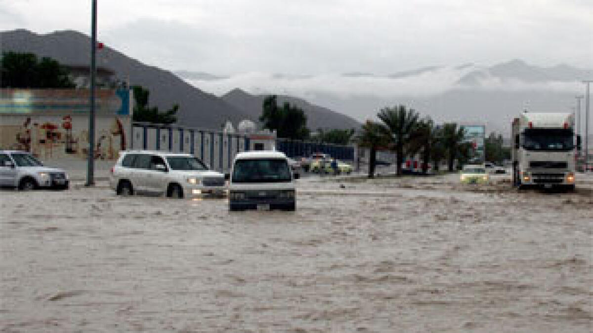 Rain drenches region, 16 dead in Saudi Arabia