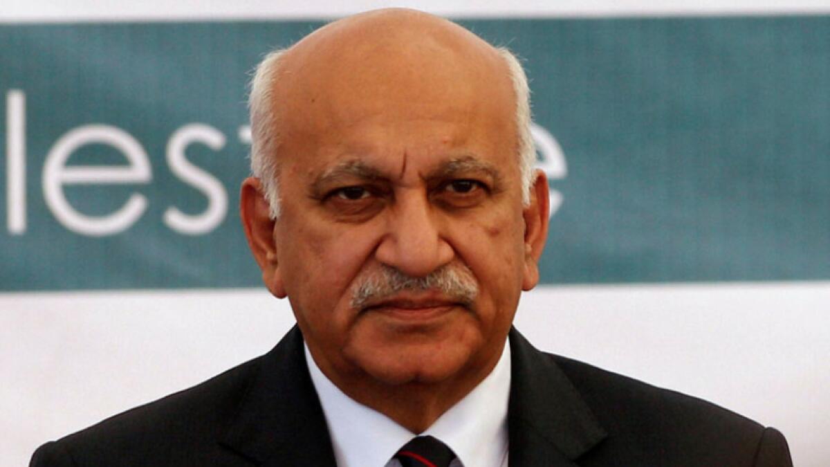 Foreign journalist accuses MJ Akbar of kissing her when she was 18