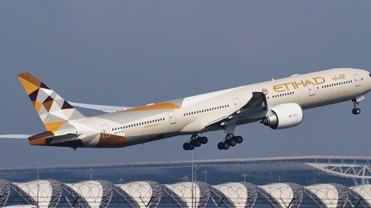 Etihad plane returns to Abu Dhabi after engine trouble