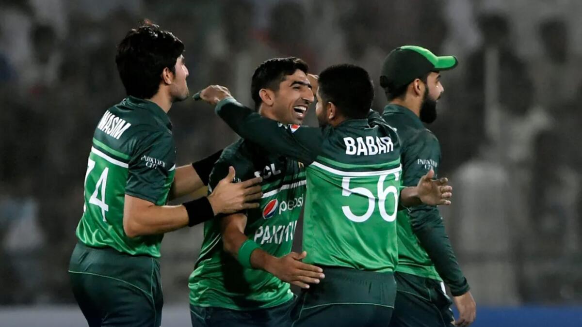 Pakistan players celebrate a wicket against Hong Kong. (ICC)
