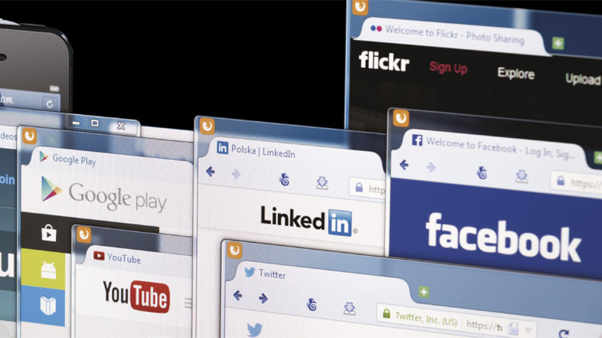 social media, UAE, newspapers, technology