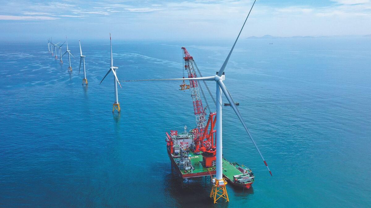 A wind turbine is assembled on an offshore platform in Fujian province in June. LIN SHANCHUAN / XINHUA