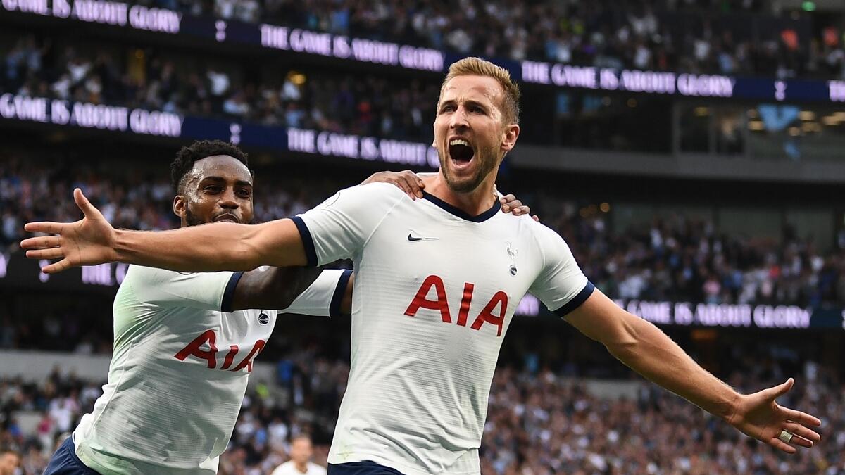 Kanes late double saves Spurs from opening day stumble