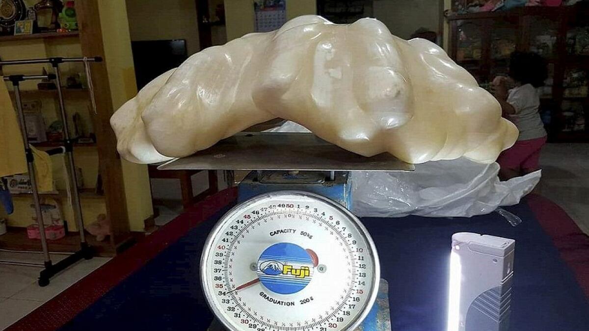 Man finds worlds largest pearl, hides it under his bed for 10 years