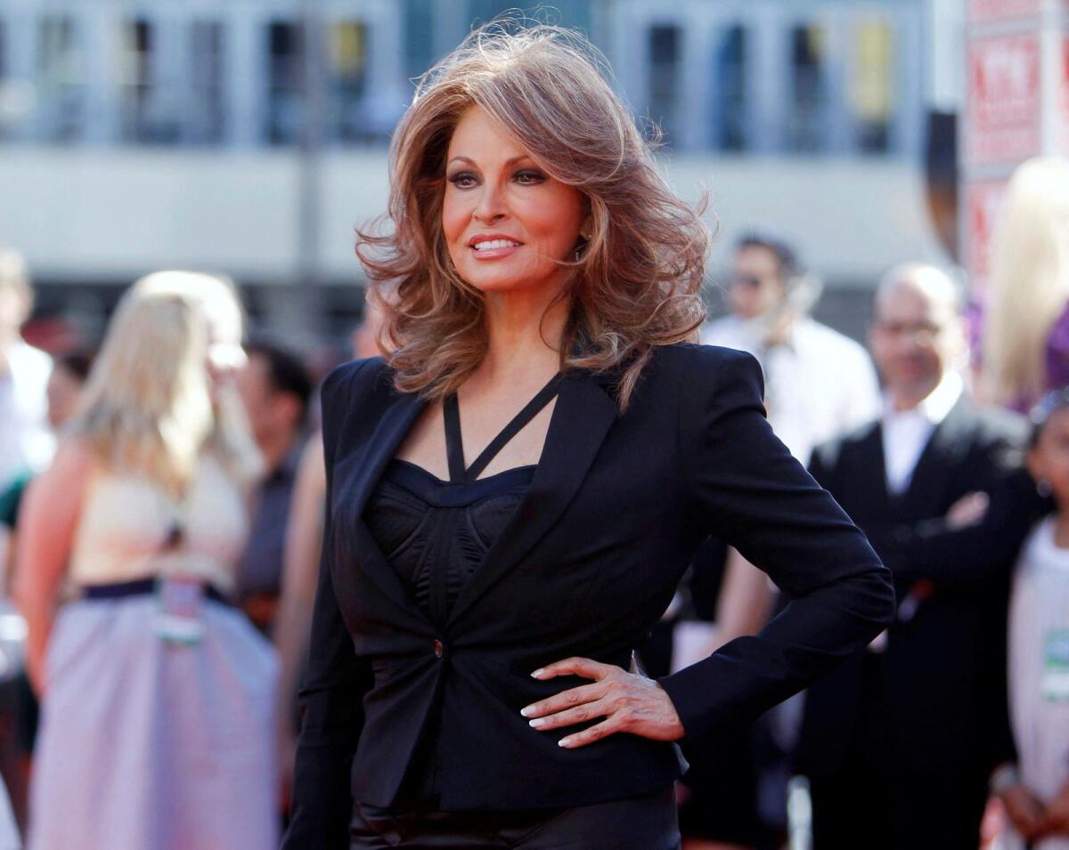 FILE PHOTO: Actress Raquel Welch arrives for the 9th season finale of 'American Idol' in Los Angeles May 26, 2010. Photo: Reuters