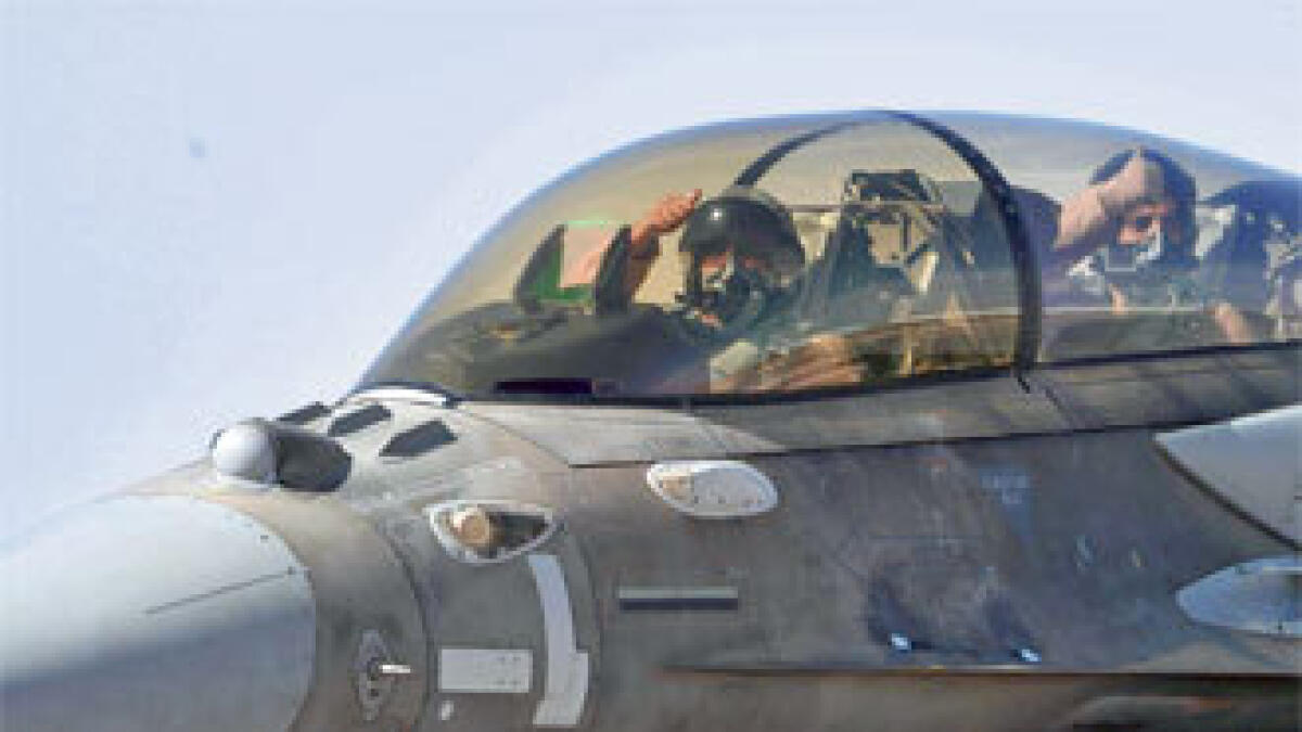 UAEs F-16 jets pound Daesh targets