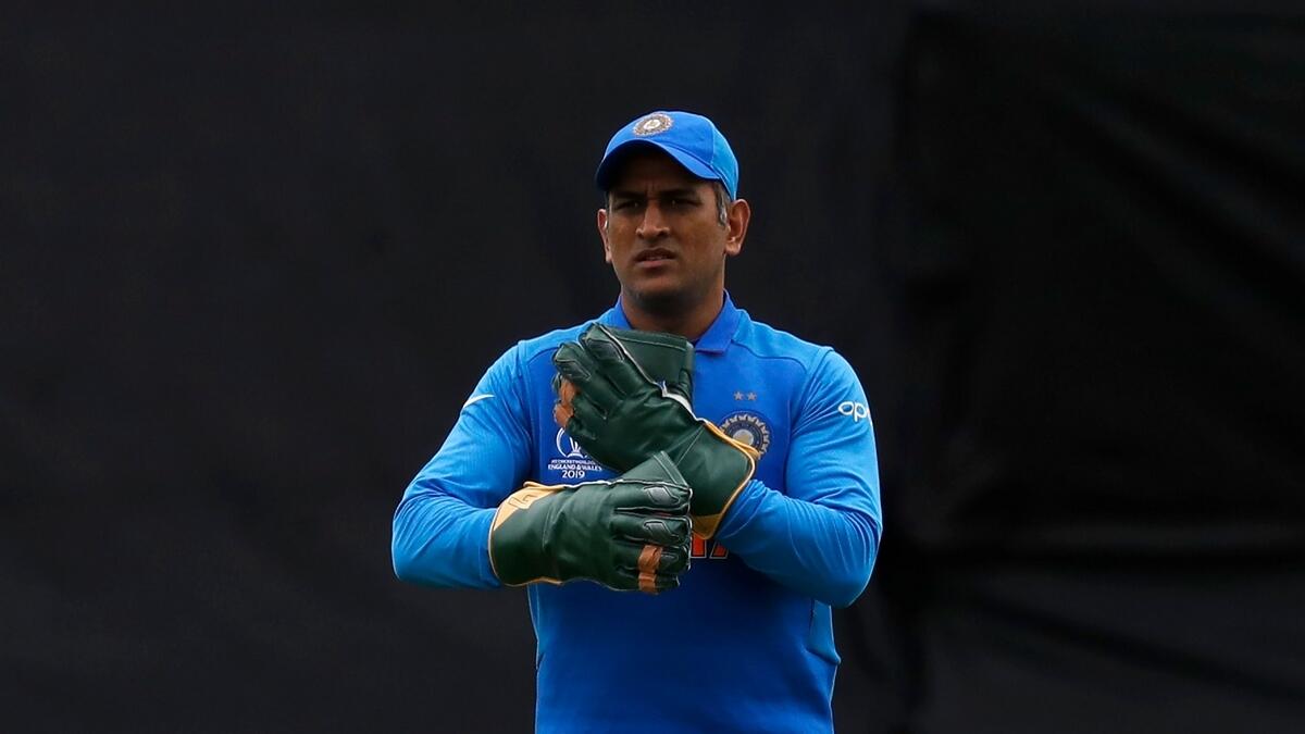 Dhoni out of BCCIs central contract list