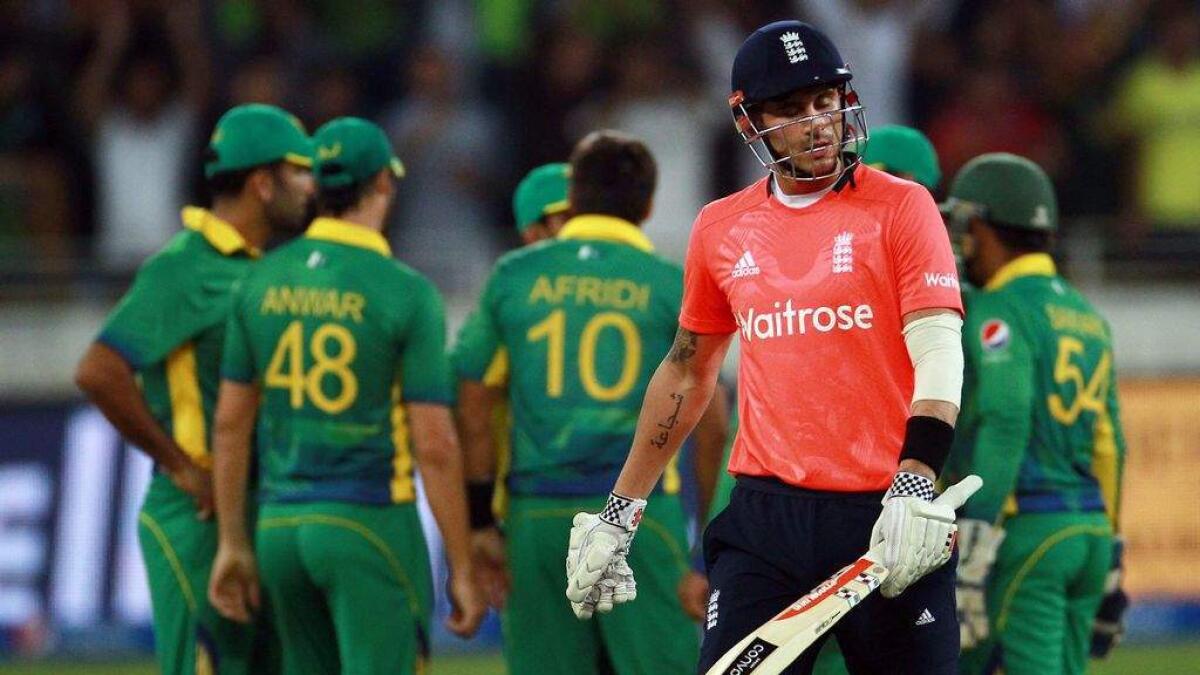 England edge out Pakistan to seal series triumph