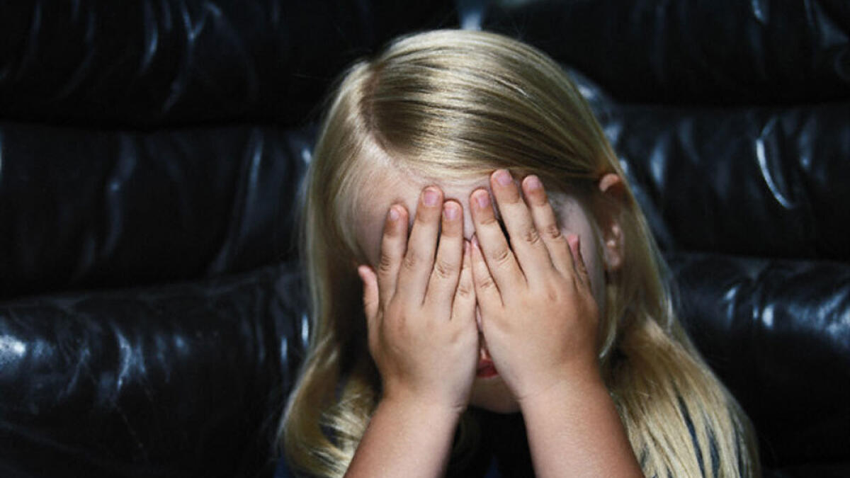 الإمارات العربية المتحدة: كيفية اكتشاف إساءة معاملة الأطفال والعناية بهم ؛  علامات التحذير للبحث عنها