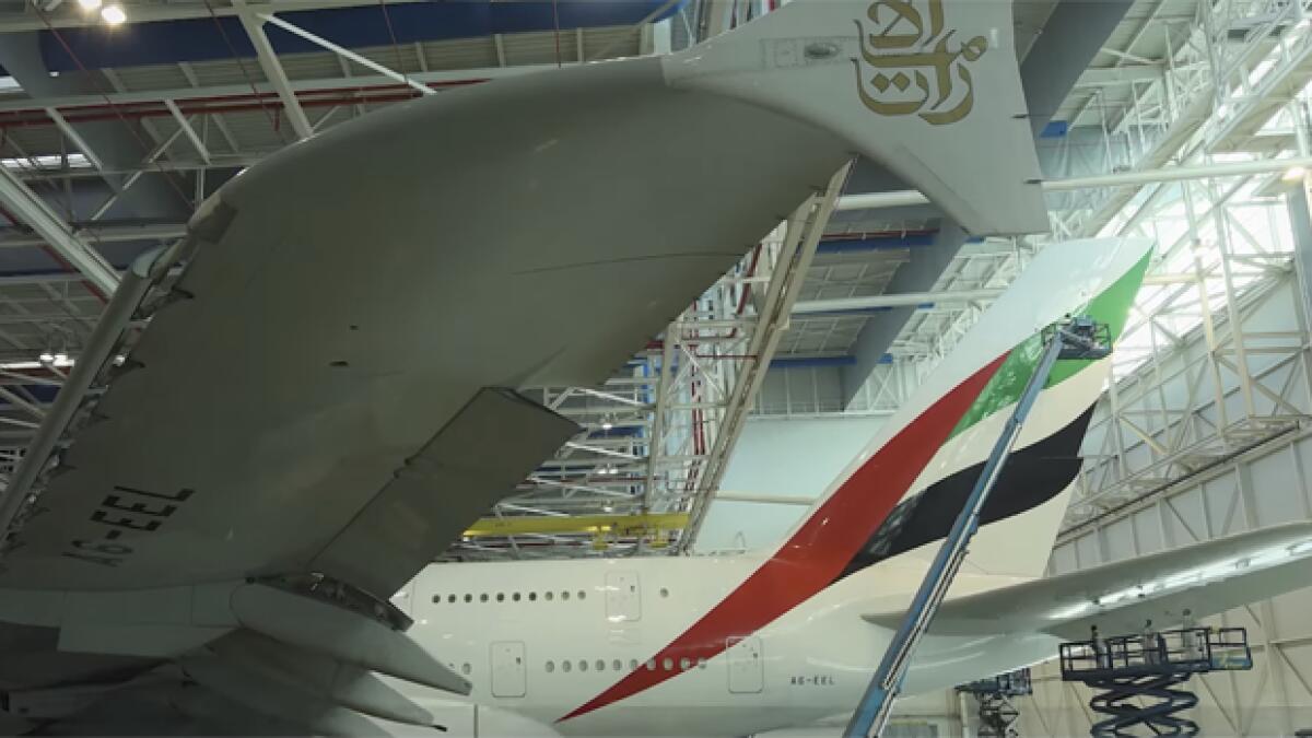 Video: Emirates cleans A380 without using water