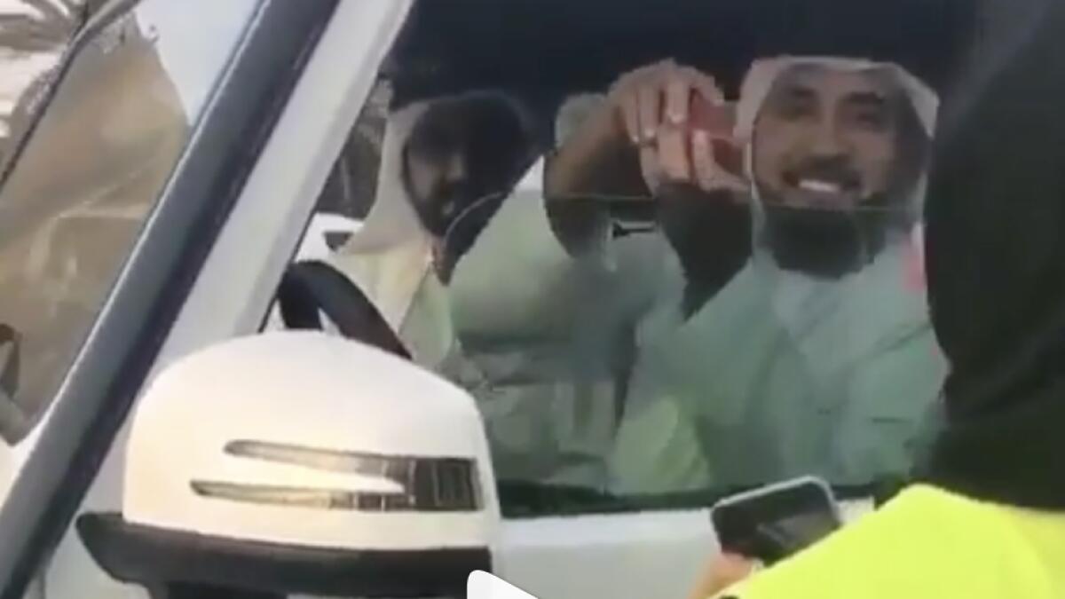 Video: Dubais Sheikh Mohammed distributes Iftar among volunteers
