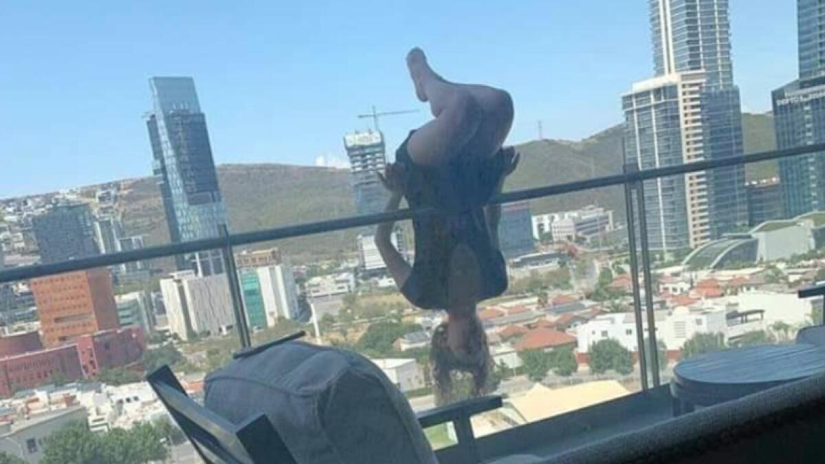 yoga pose, yoga accident, balcony accident, balcony railing, woman falls 80 feet