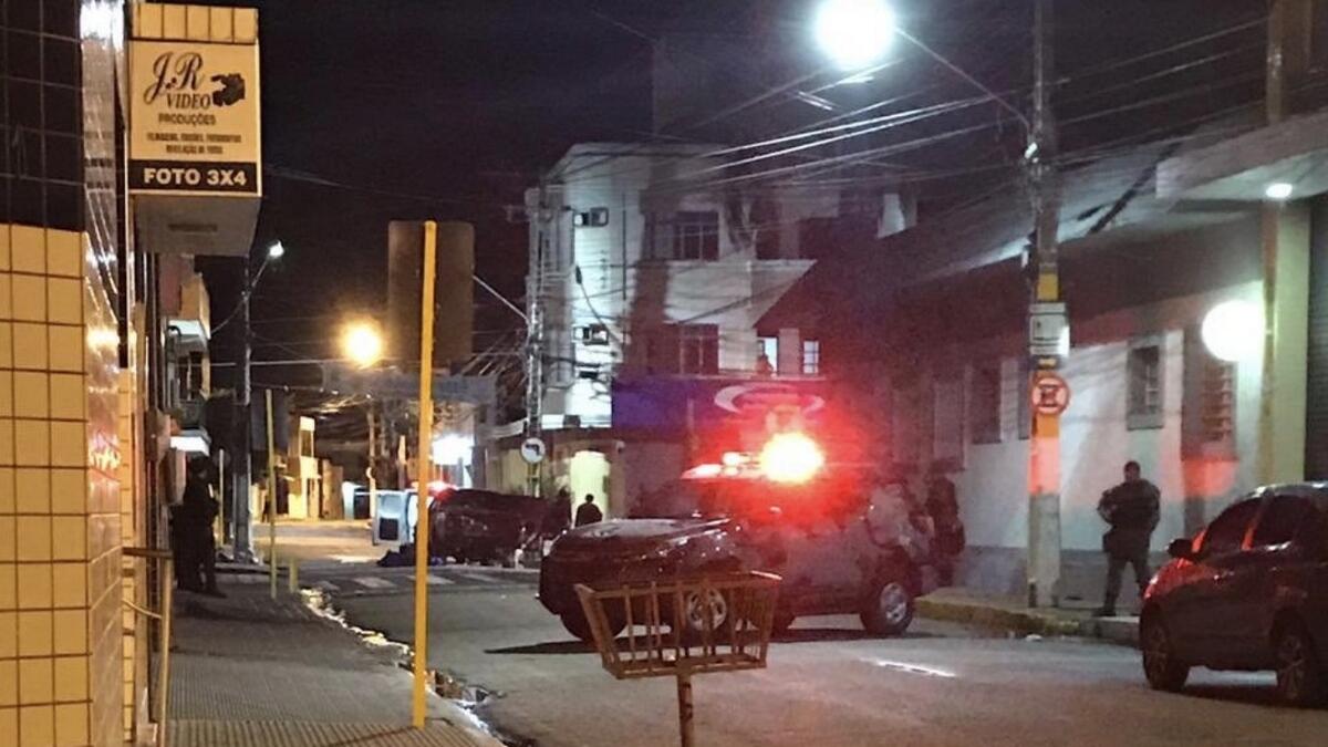 11 killed, including 5 hostages, in Brazil bank robberies: mayor