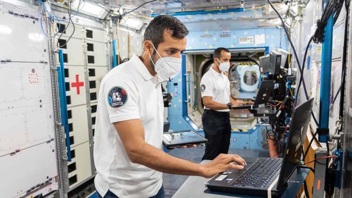 UAE astronauts Hazzaa AlMansoori and Sultan AlNeyadi in Routine Ops FS training.