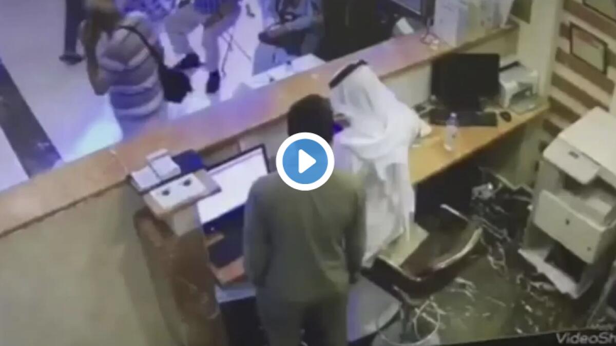 Video: Saudi man saves 60-year-old pilgrims life in Madinah