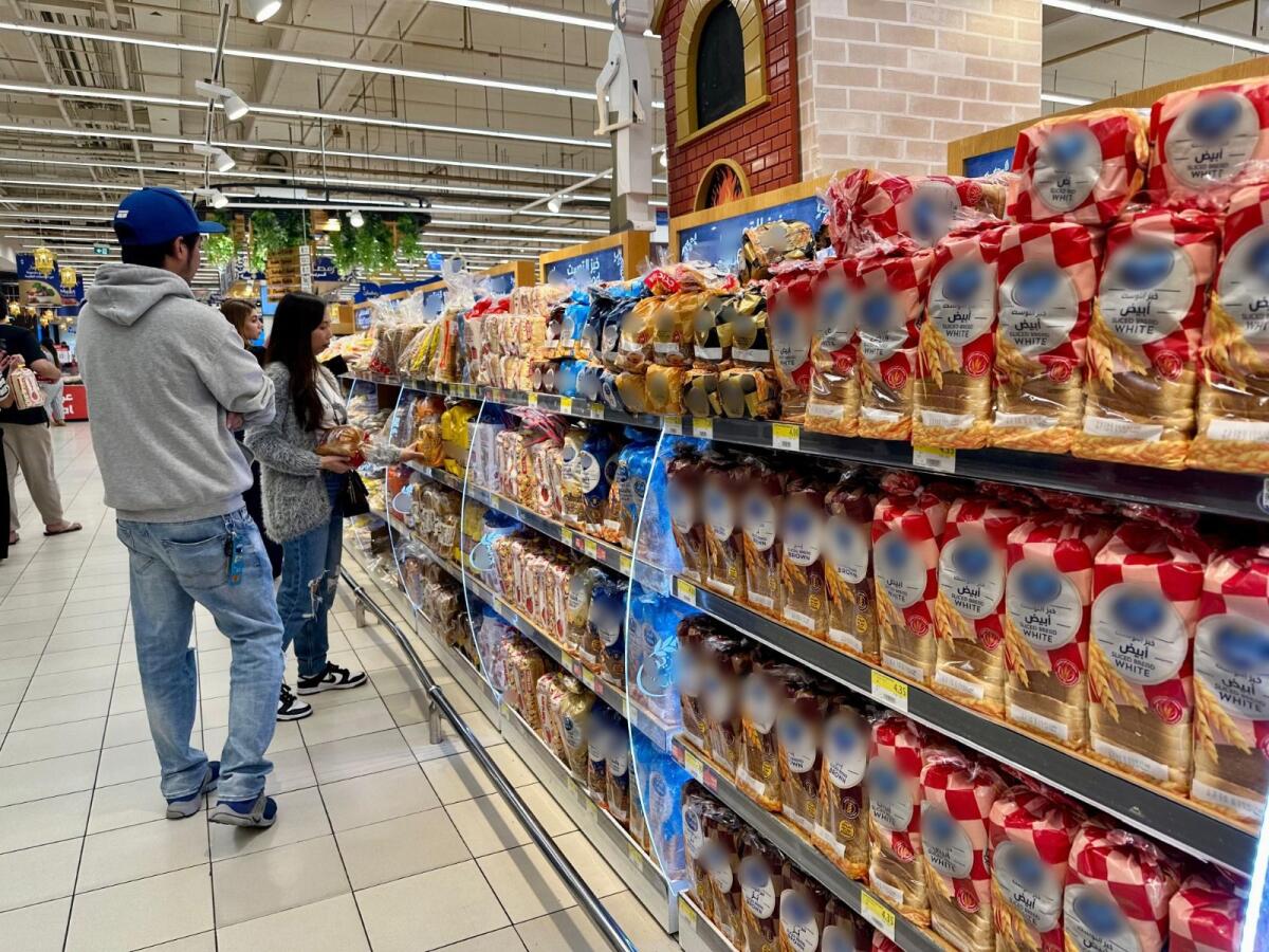 Supermarket aisle displays an array of breads. Photos: Angel Tesorero