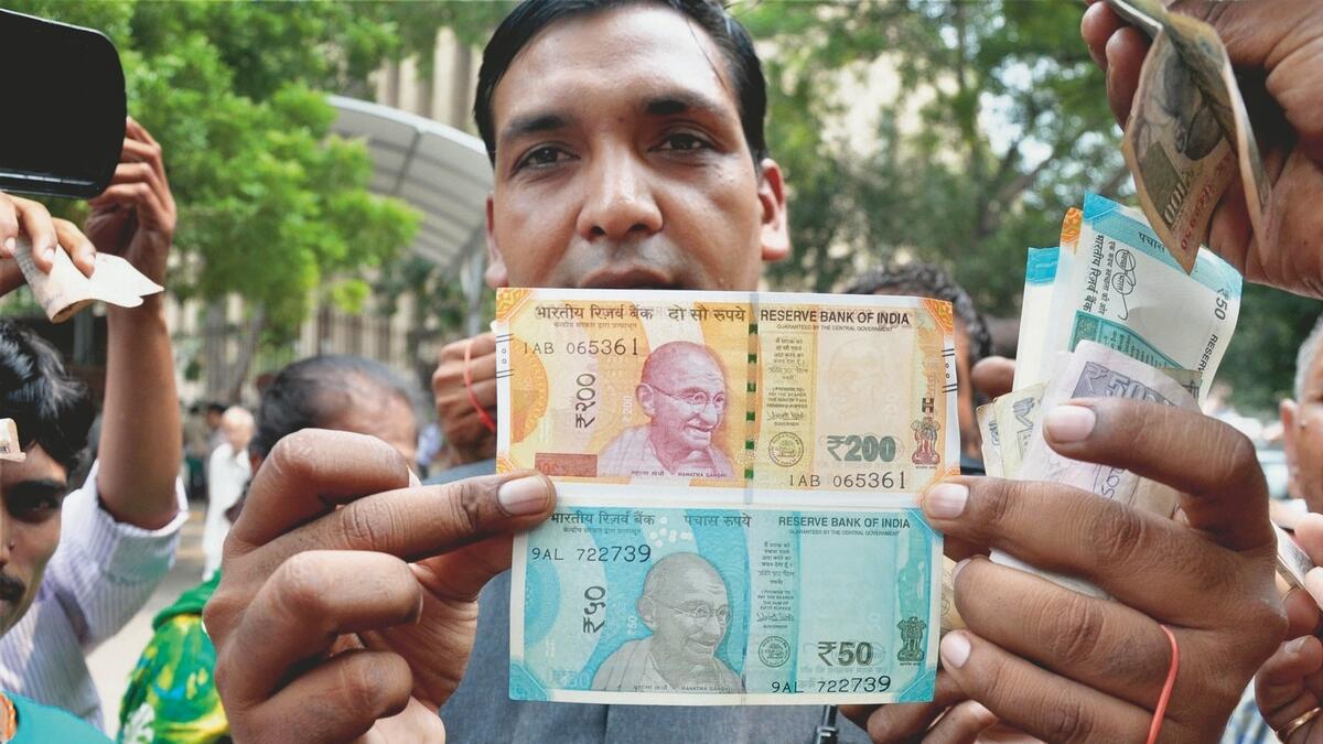 India unveils 200-rupee note