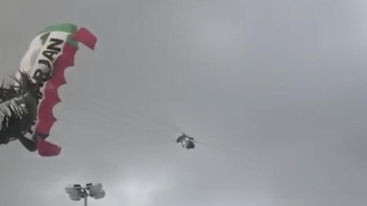 Sharjah parasailing, parachute, six men injured, strong winds, heavy rain