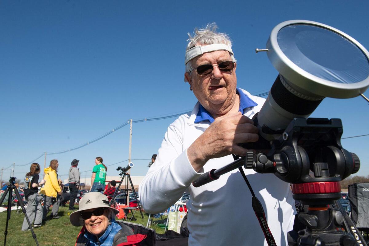 A person prepares his camera to view the total solar eclipse at the Neil Armstrong Air and Space Museum in Wapakoneta, Ohio. Photo: AFP