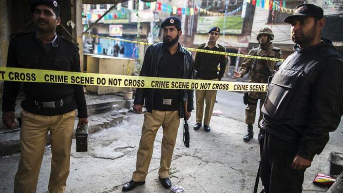 Roadside bomb in Pakistan kills 4, wounds 5 