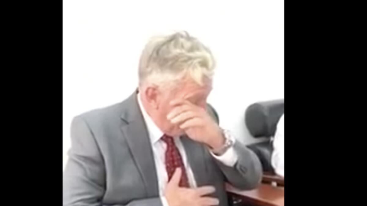 Video: US man gets emotional as he accepts Islam in Oman 