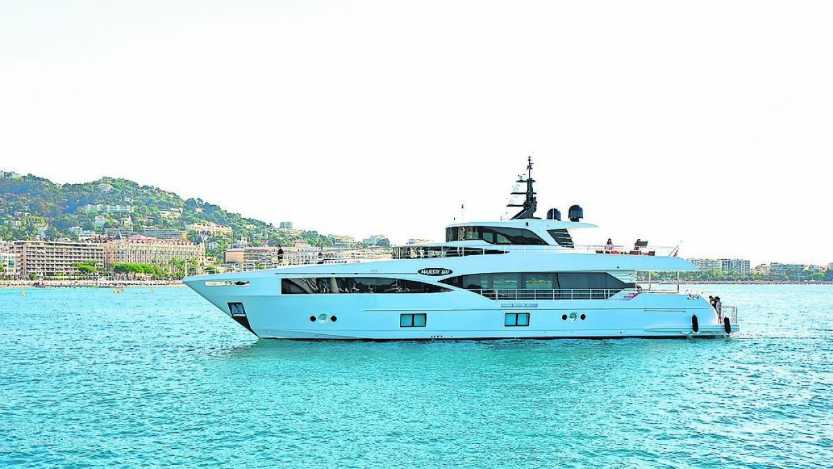 Gulf Craft presents two of the finest superyachts at the French Riviera at Port Vieux.