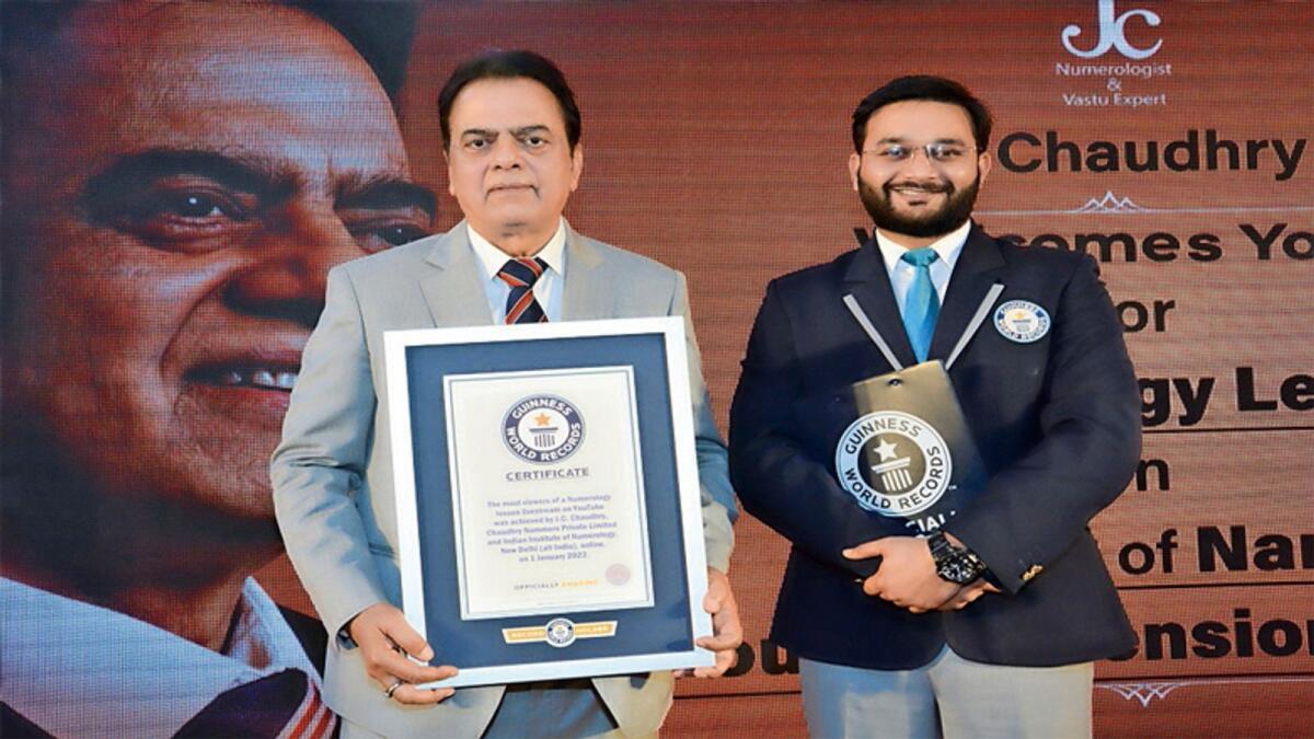 Swapnil Dangarikar, Adjudicator, handing over the world record to JC Chaudhry