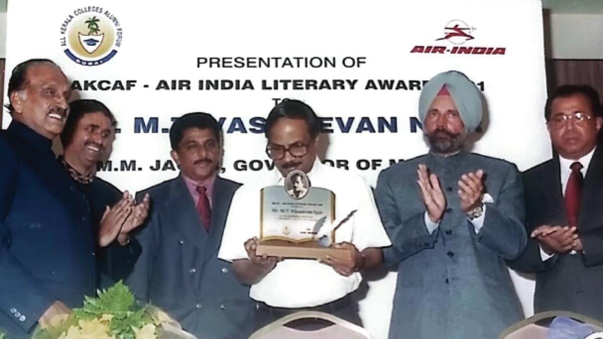 Celebrated Janapith award recepient MT Vasudevan Nair was awarded the LifetimeLiterary Achievement Accolade by AKCAF jointly with GALA in 2001.