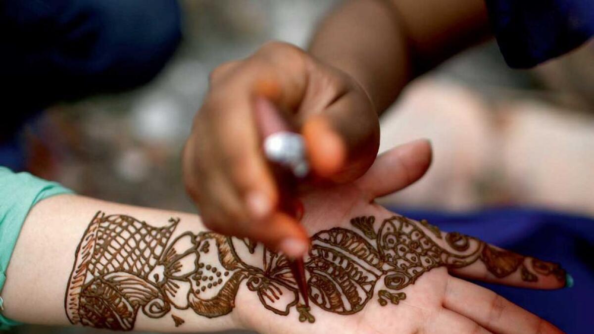 Homemakers are the target for illegal henna services, which are very harmful. 