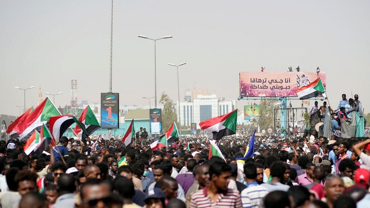 Sudan protesters ask army hand over immediately 