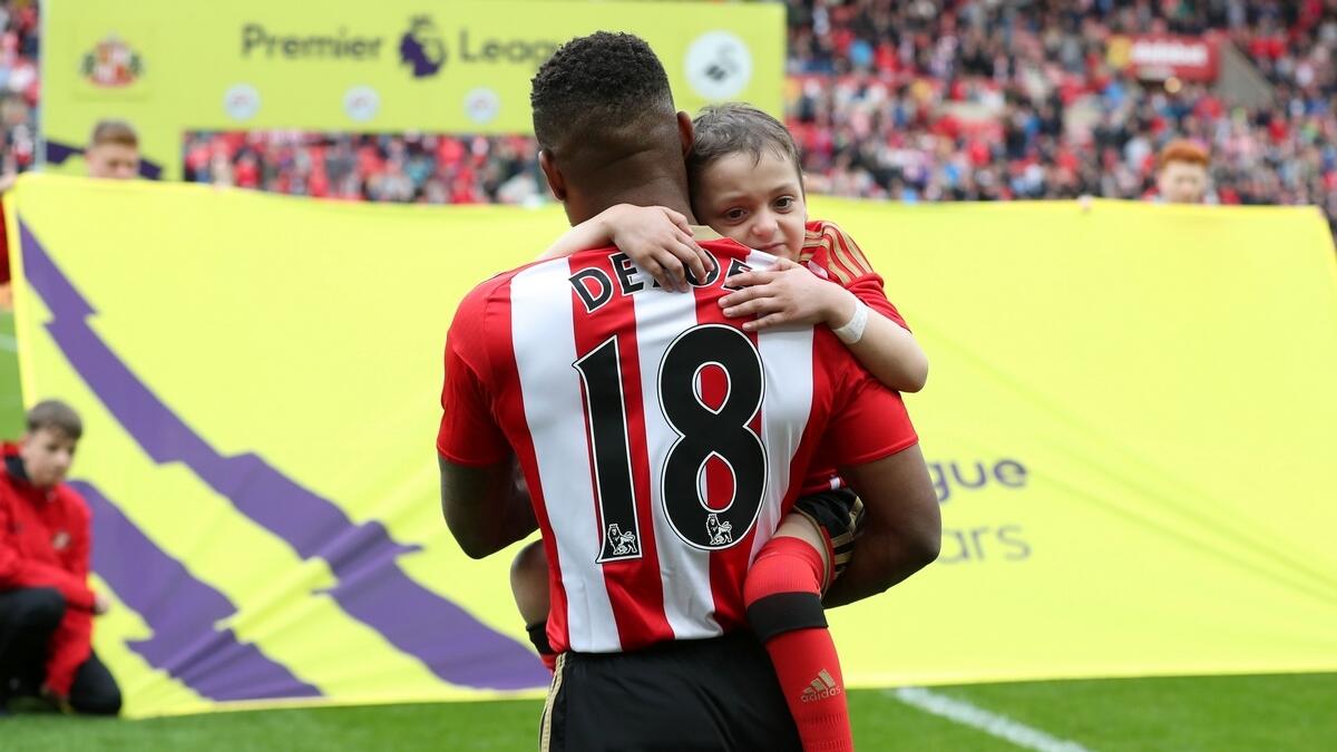 Iconic Sunderland fan Bradley Lowery dies aged six after cancer battle 