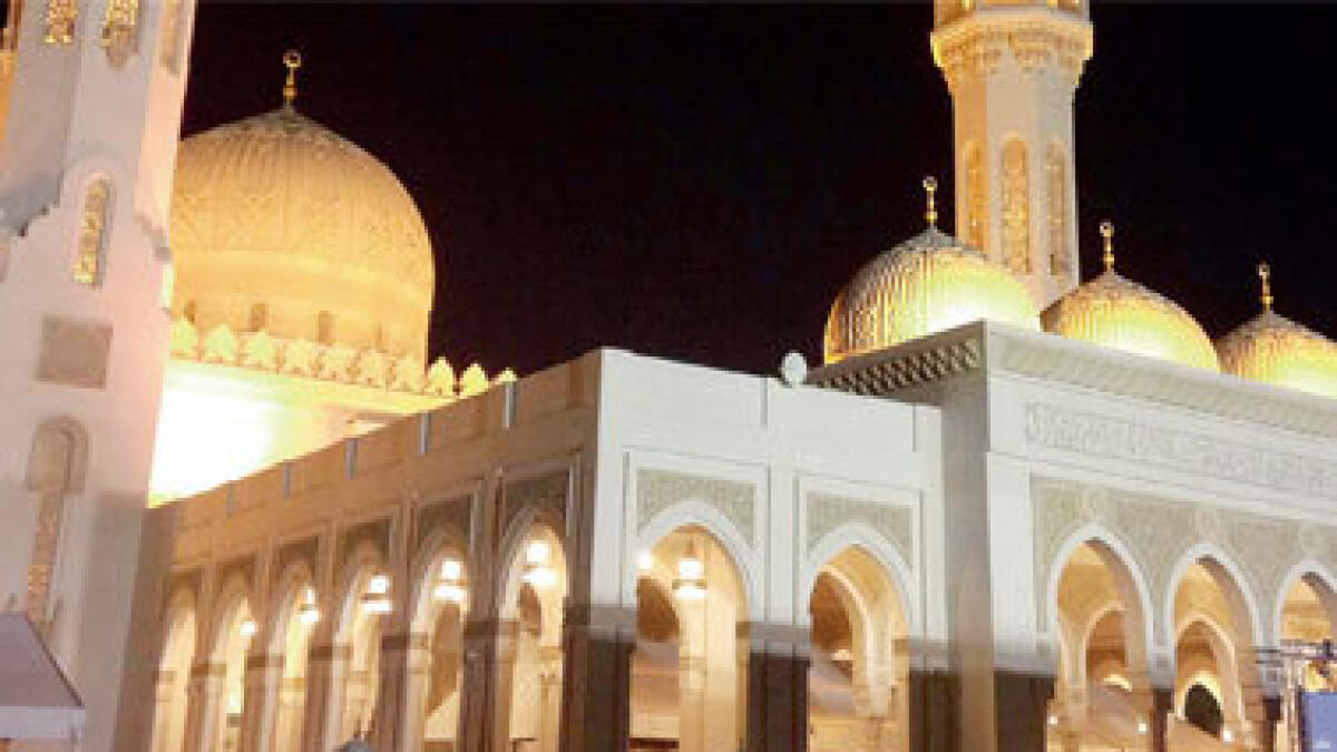 Over 10,000 turn up to hear Sheikh Sudais at Zabeel Mosque