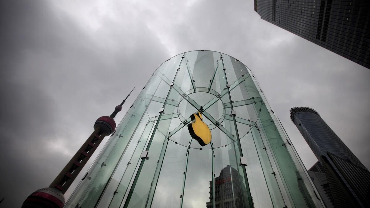Lucky 8? $1,000 price tag dampens iPhone mania in China