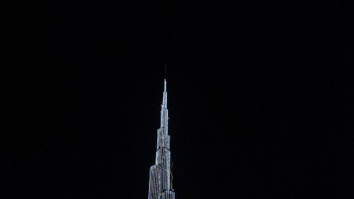 Burj Khalifa, meals, World's Tallest Donation Box, UAE, donations, meal, lights, coronavirus, Ramadan