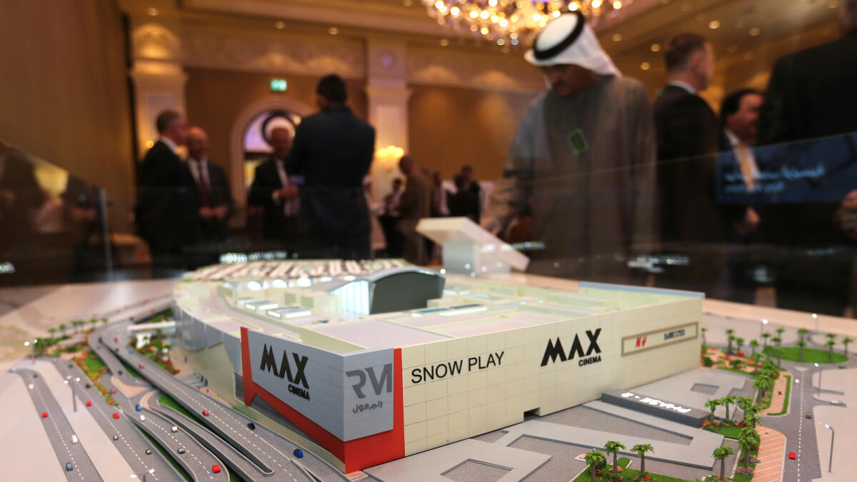 Guest's looks on to the scale model of Reem Mall during media launch held at The Ritz Carlton Hotel in   Abu Dhabi, January 12, 2016. Photo By Ryan Lim