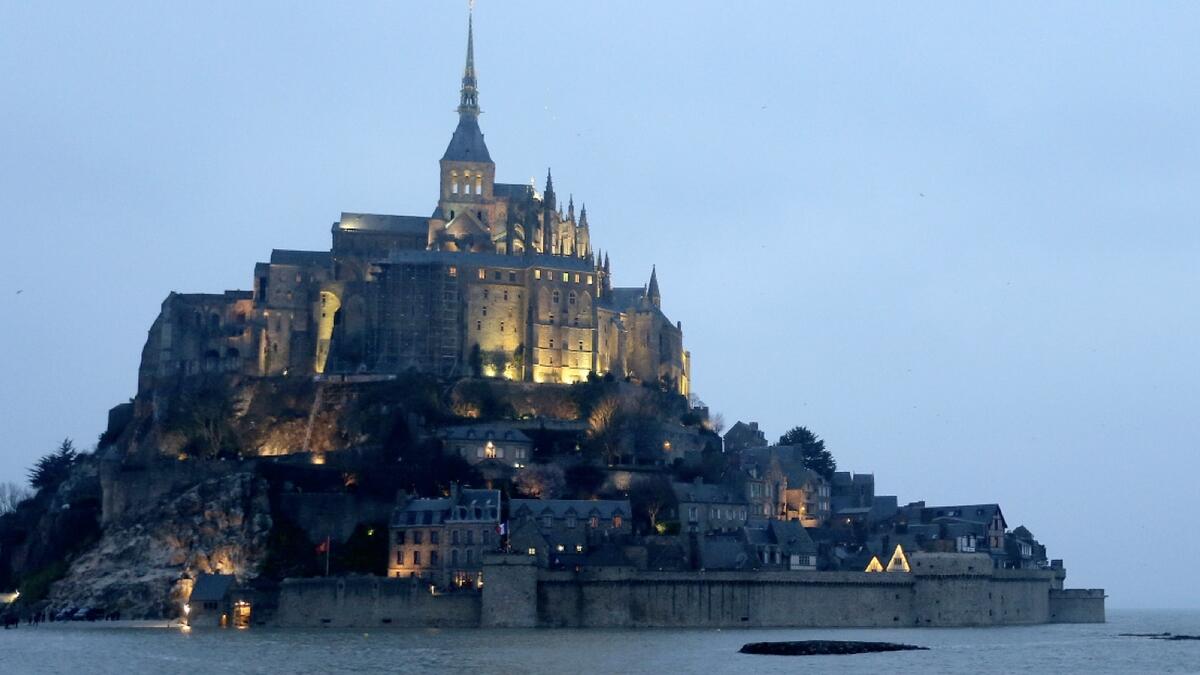 Tourists at iconic French abbey evacuated after threat 