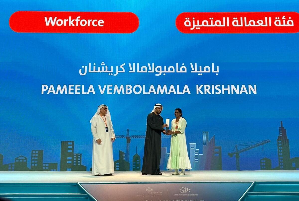 Pameela Vembolamala Krishnan receiving the award from Sheikh Mohammed bin Hamad bin Tahnoon Al Nahyan, Special Affairs Advisor at the Presidential Court, and MoHRE Minister Dr Abdulrahman Al Awar (Photo: Angel Tesorero/Khaleej Times)