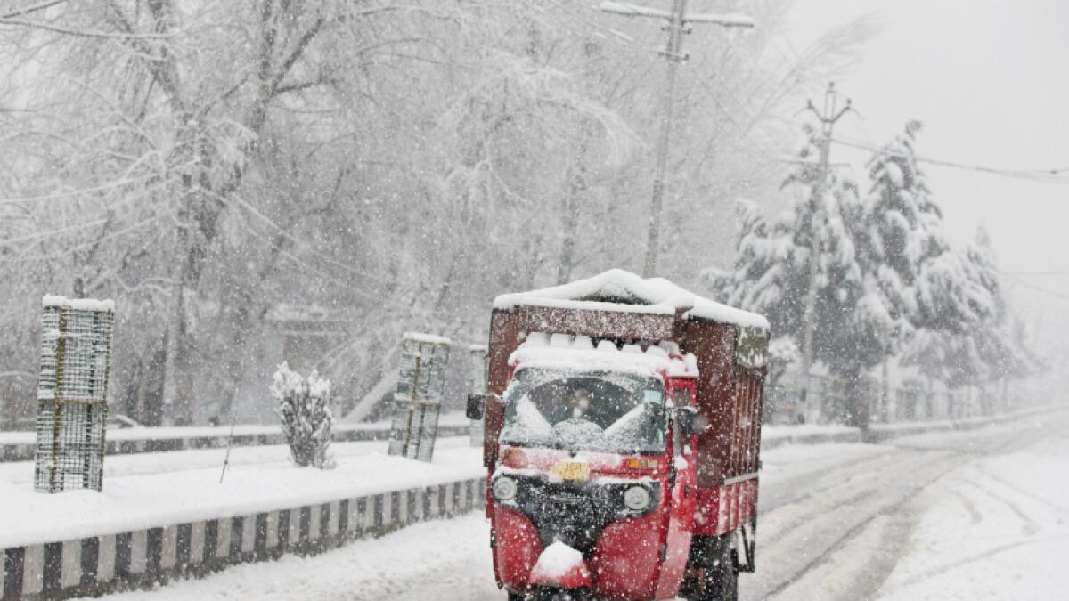 Avalanches kill 1, trap 11 people under snow in Kashmir