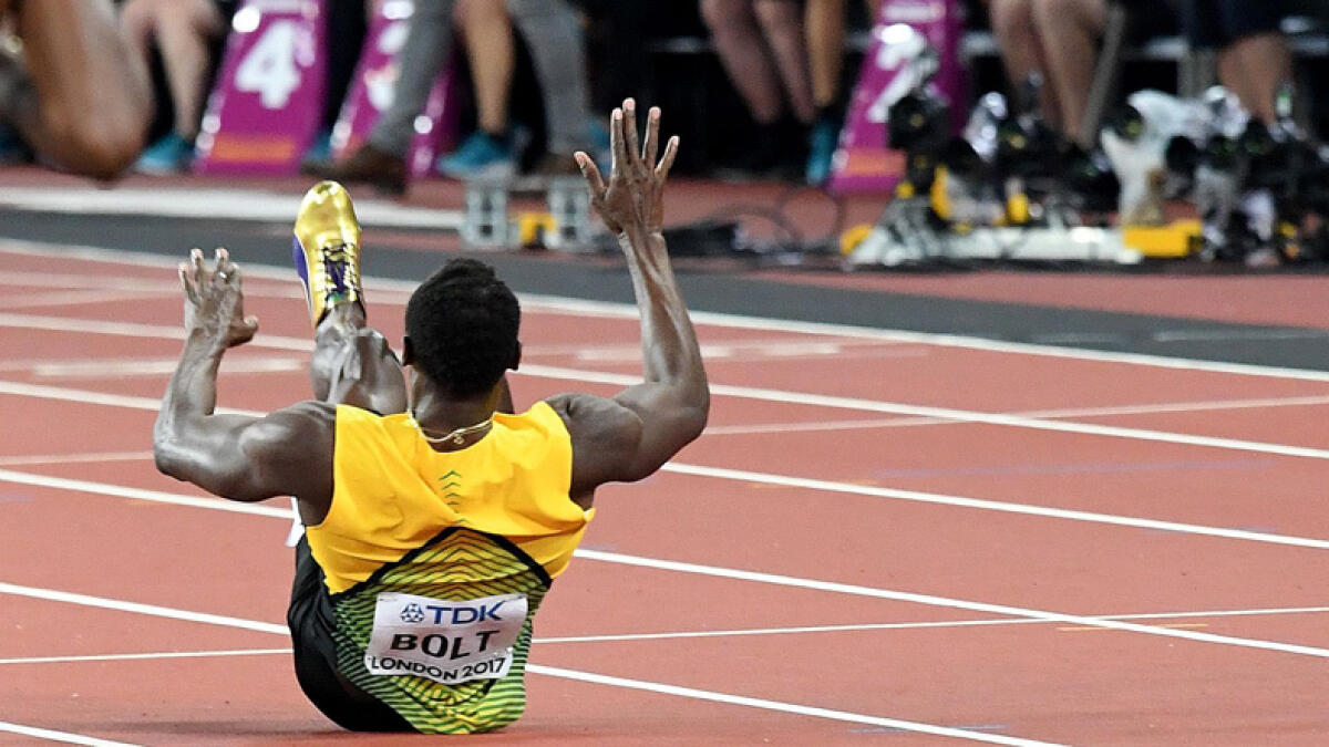 Video: Bolt injured and crashes out in mens relay