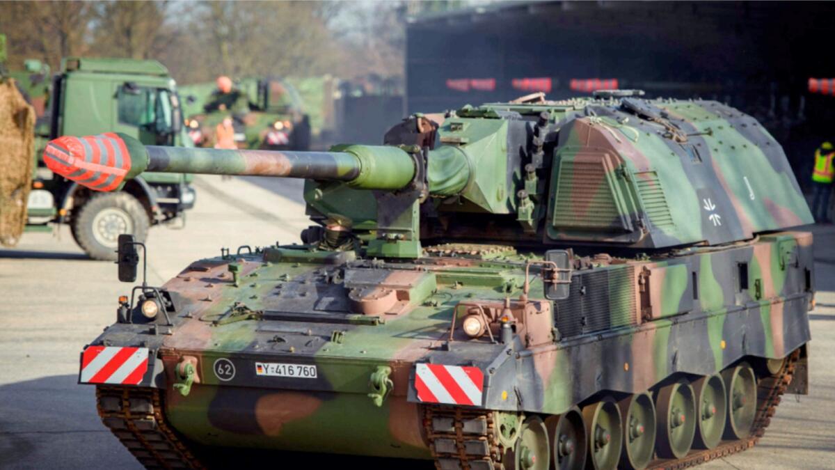 A tank with mounted howitzers (Panzerhaubitze 2000) of the German armed forces. — AFP file