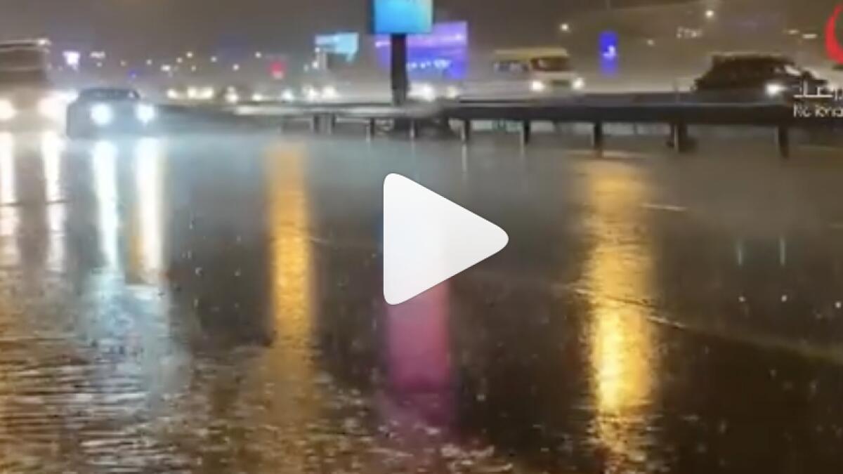 Video: Heavy hail and thunderstorm lash Dubai, UAE on Sunday